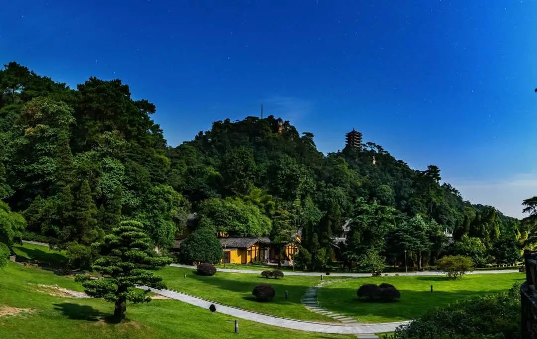 重庆燕山修建装置工程有限公司法人是哪个